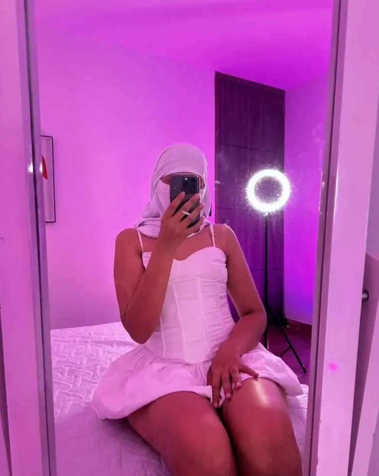 Dilara, 23