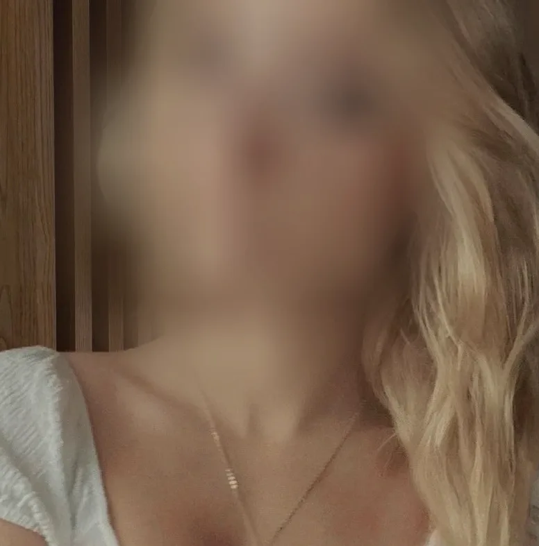 Elif, 19