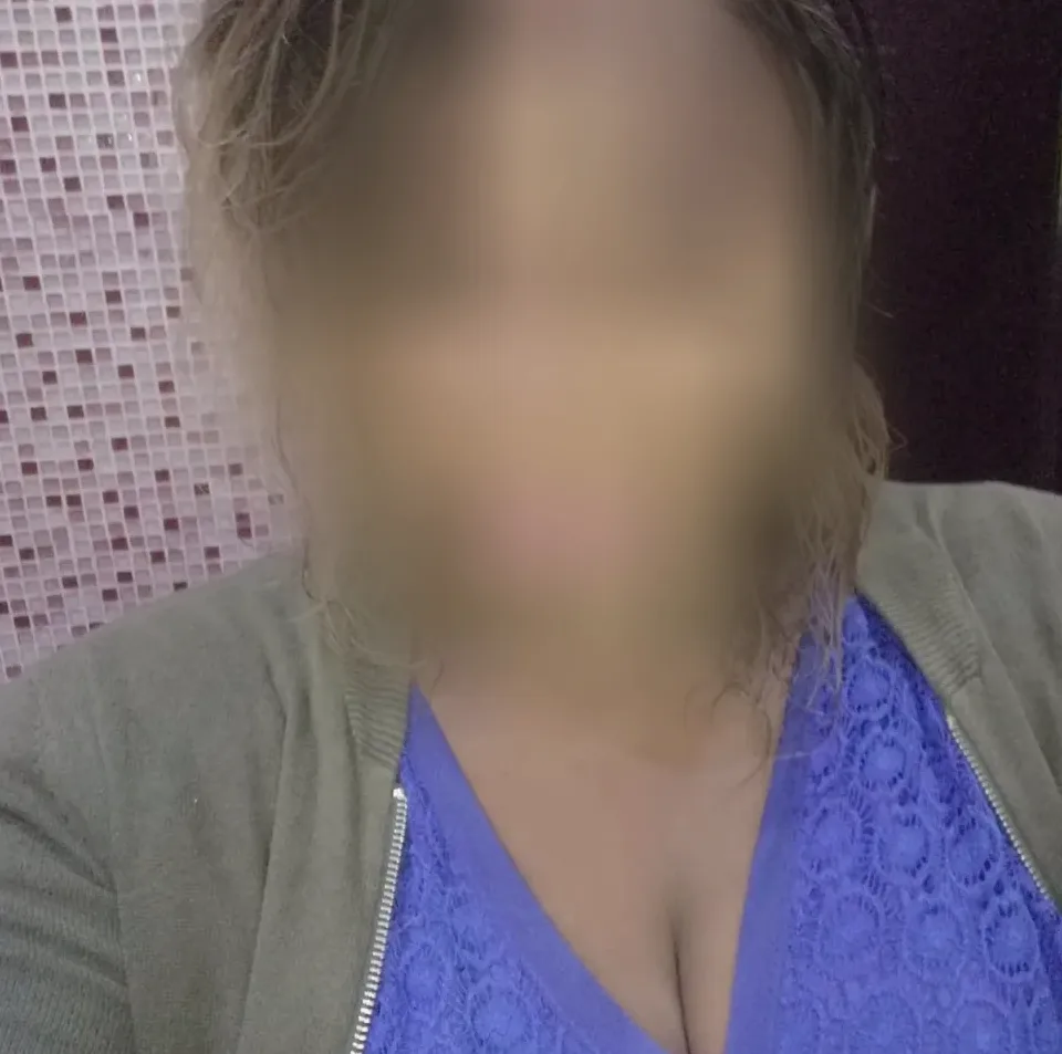 Eva, 27
