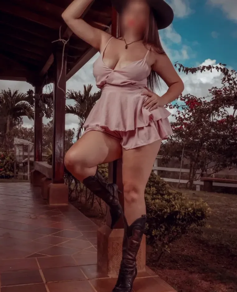 Suzanne, 21